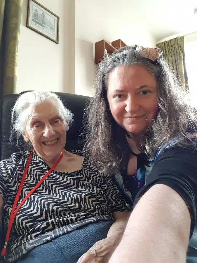 Hand Embroidery Graduate Maia O'Neill with her grandma who inspired her final assessment piece