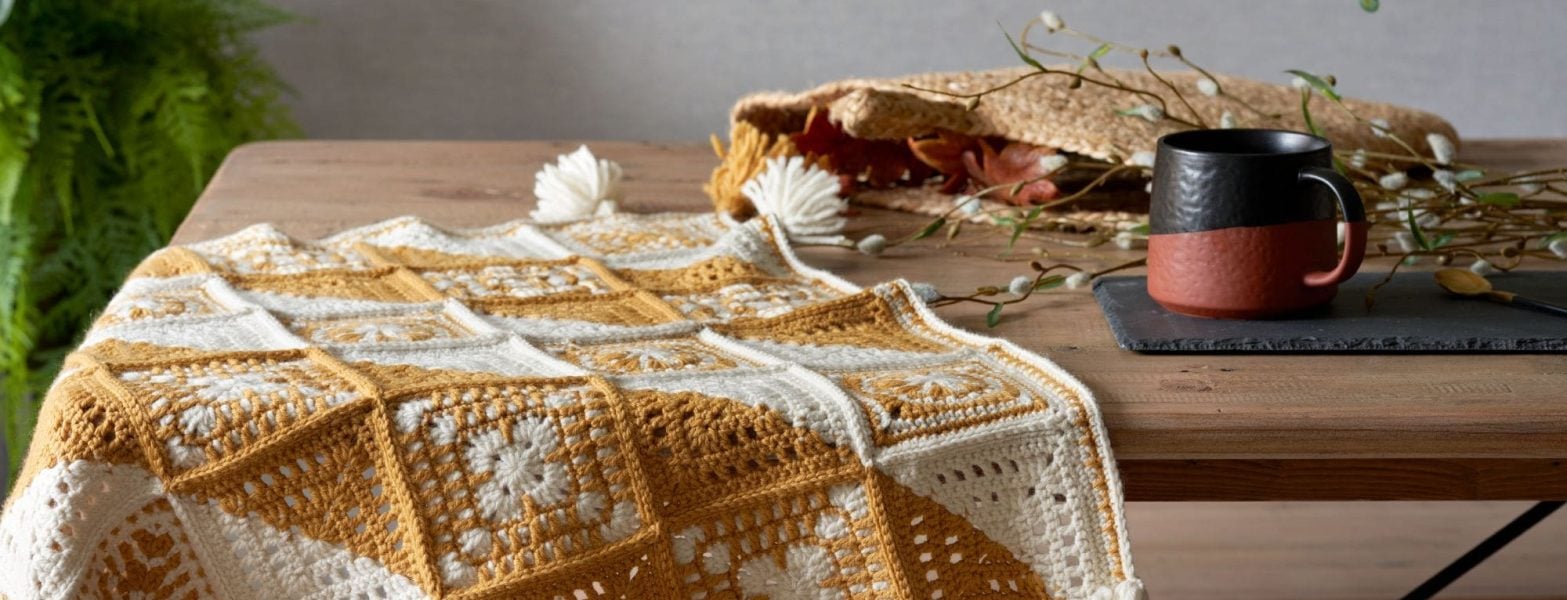 Crochet blanket designed by Anna Nikipirowicz